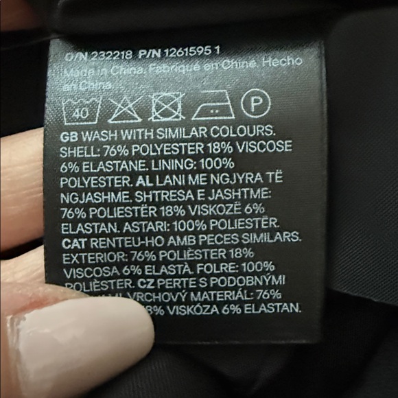 NWT H&M Black Button Up Sleeveless Suit Vest - Picture 4 of 4